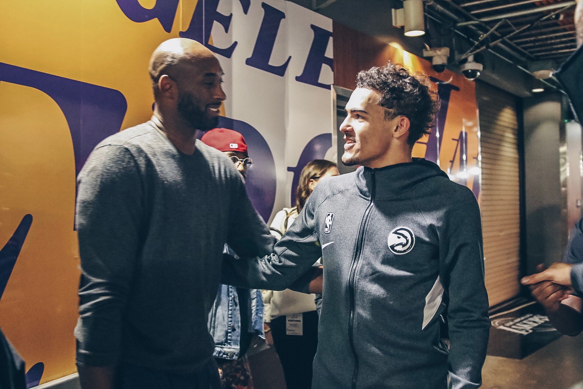 它遵循三个 它遵循三个