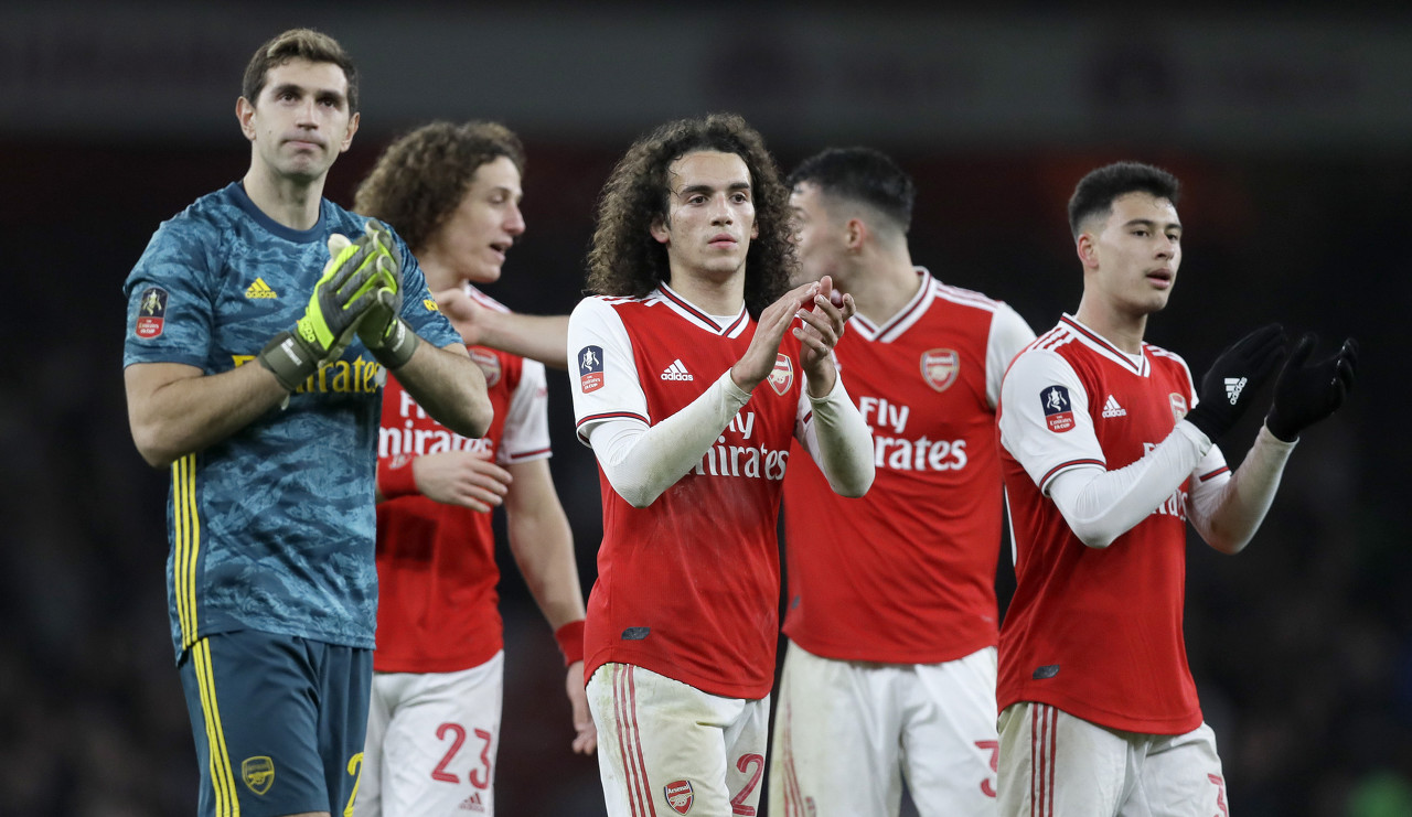 图拉扯被逼 图拉扯被逼